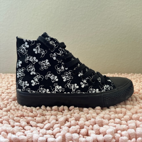 Japanese brand Honeys x Disney collaboration high top sneaker, black, US size 6 - Picture 2 of 9